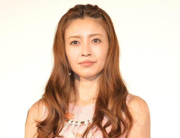 片瀬那奈が怪しい 女優xで逮捕間近 シューイチの涙も違和感
